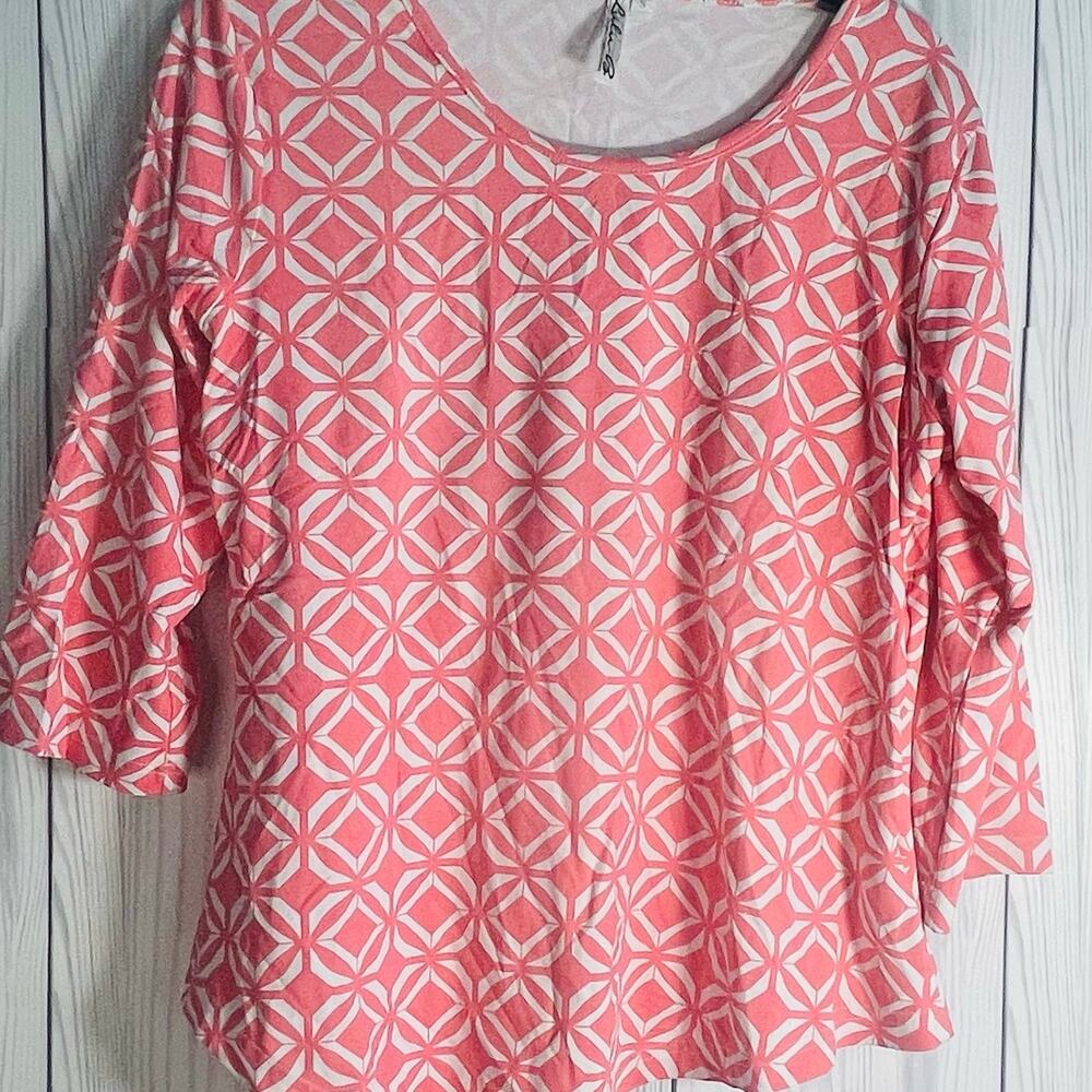 LULU-B Women's Size Small V-Neck 3/4 Sleeve White-Pink Geometric  Blouse